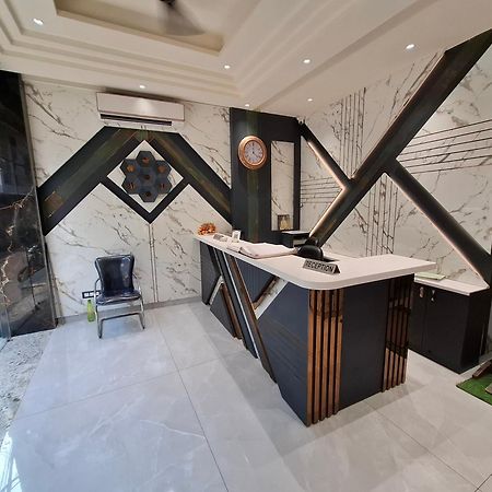 Hotel Golden Wings Yeni Delhi Dış mekan fotoğraf