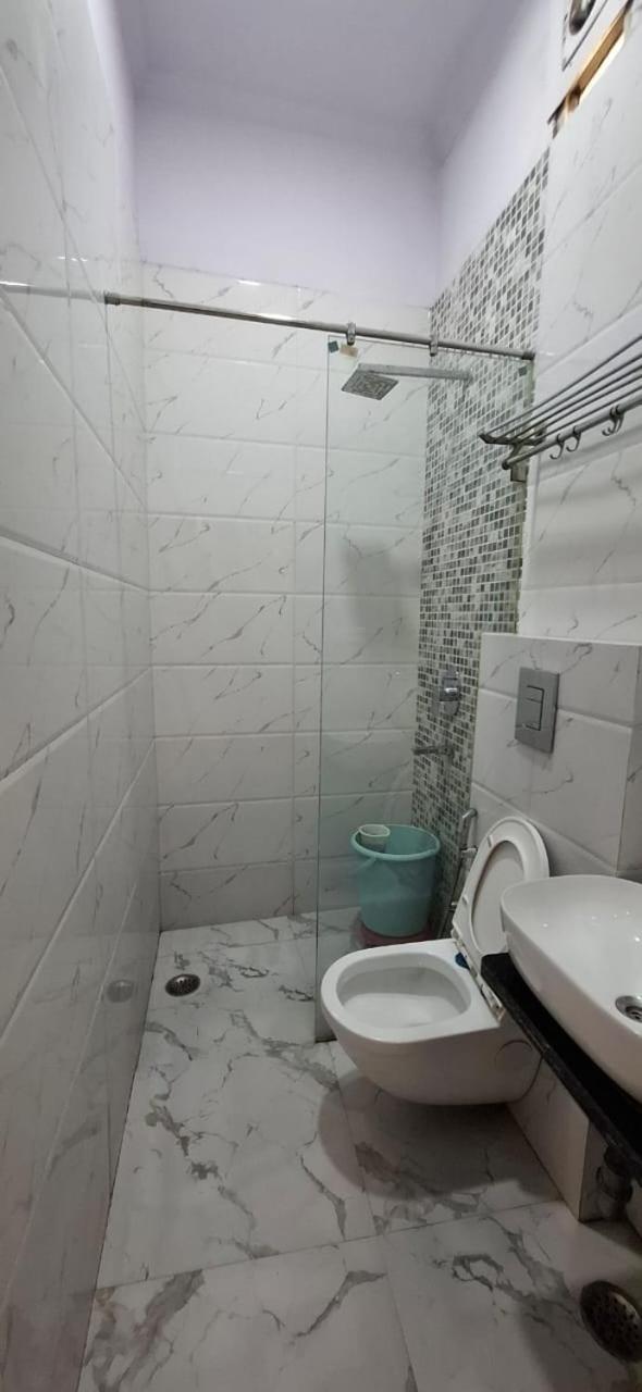 Hotel Golden Wings Yeni Delhi Dış mekan fotoğraf