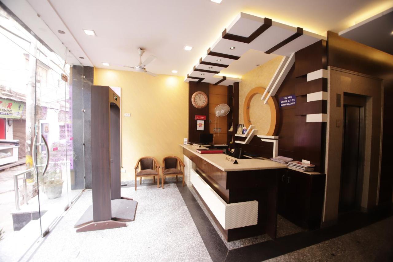 Hotel Golden Wings Yeni Delhi Dış mekan fotoğraf