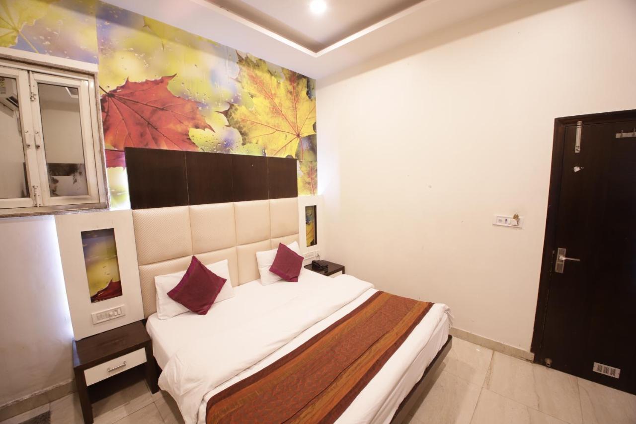 Hotel Golden Wings Yeni Delhi Dış mekan fotoğraf